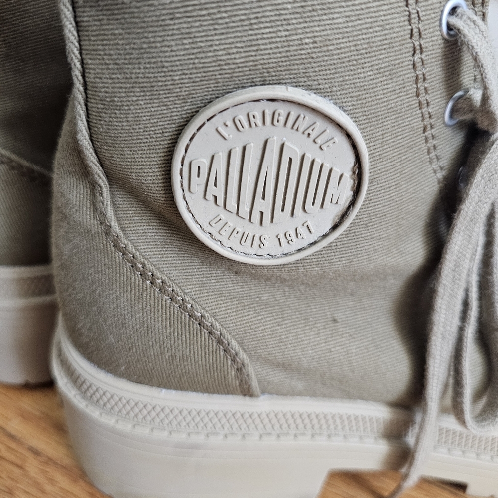 Palladium Olive Colored Canvas Ankle Boots. Size US 7 - Picture 4 of 7